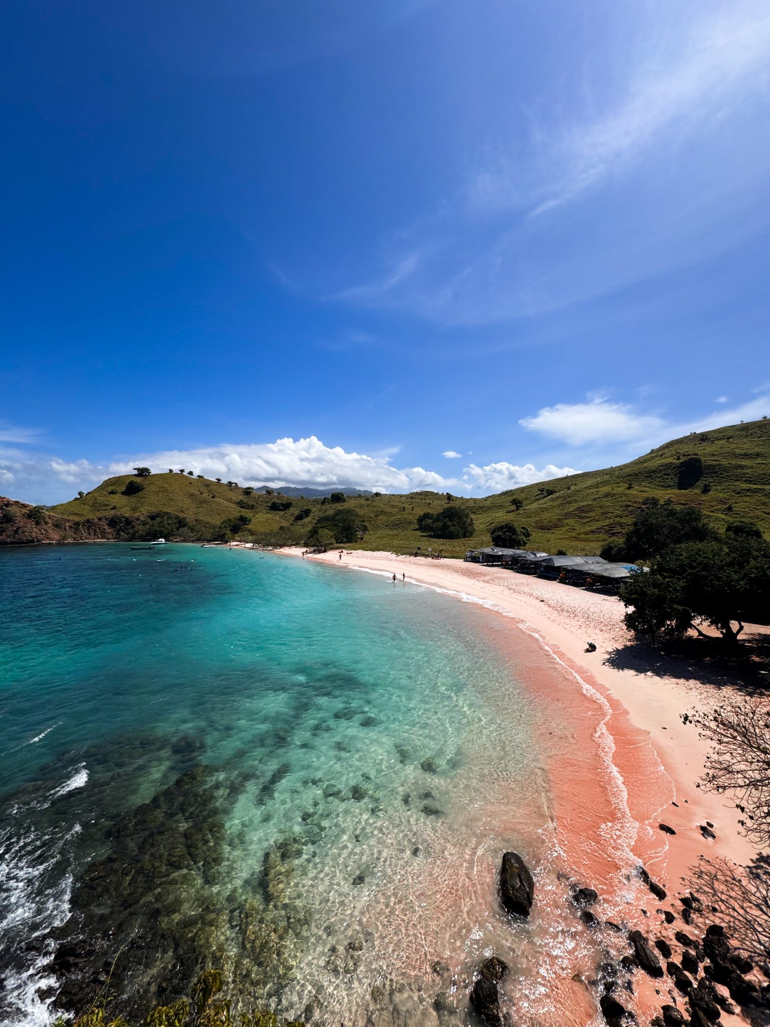 DÍAS 3/4 - PINK BEACH & MANTA POINT